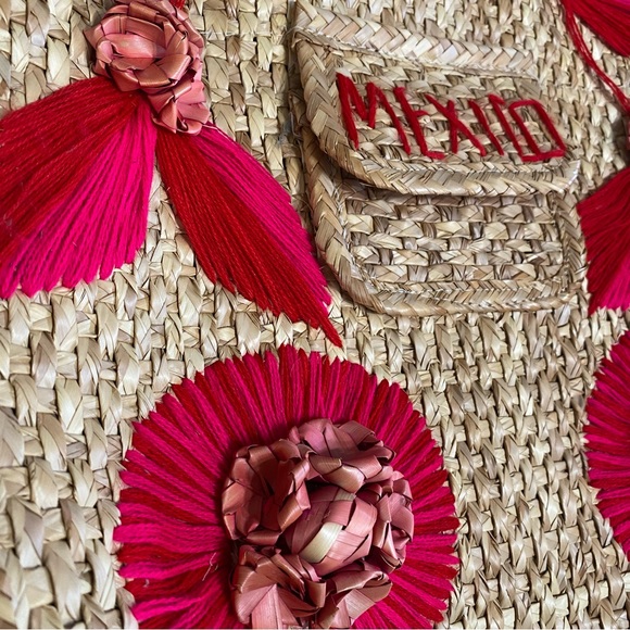 Mexican Artesanía Handcrafted Straw Tote with Pink Accents - Picture 8 of 8